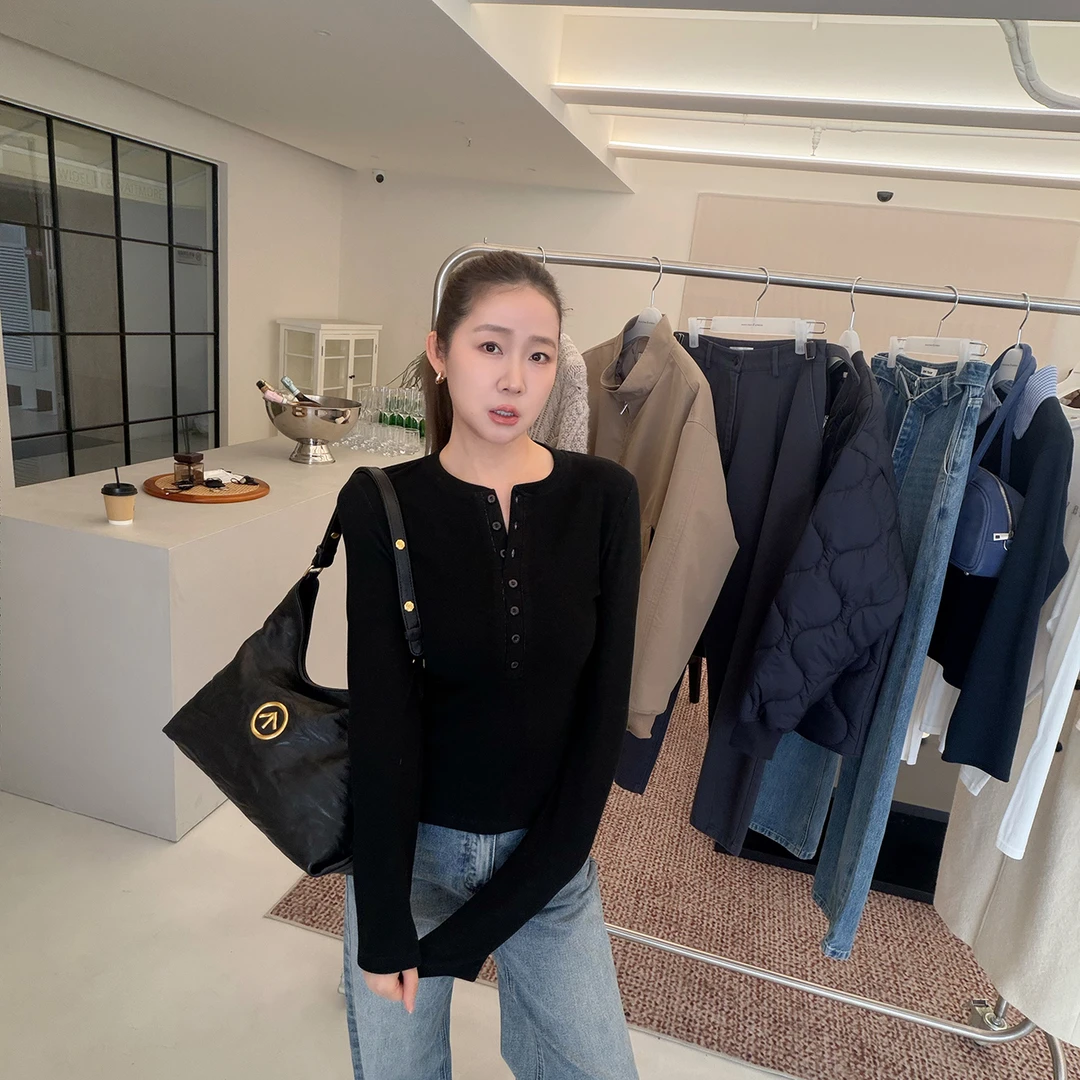 widelia秋冬韩版8281 气质显瘦优雅V领通勤打底百搭半排扣纯色T恤