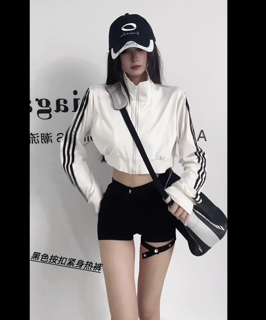【Ann】“加州女高”立领条纹黑白运动天赋上衣+黑色高级热裤套装
