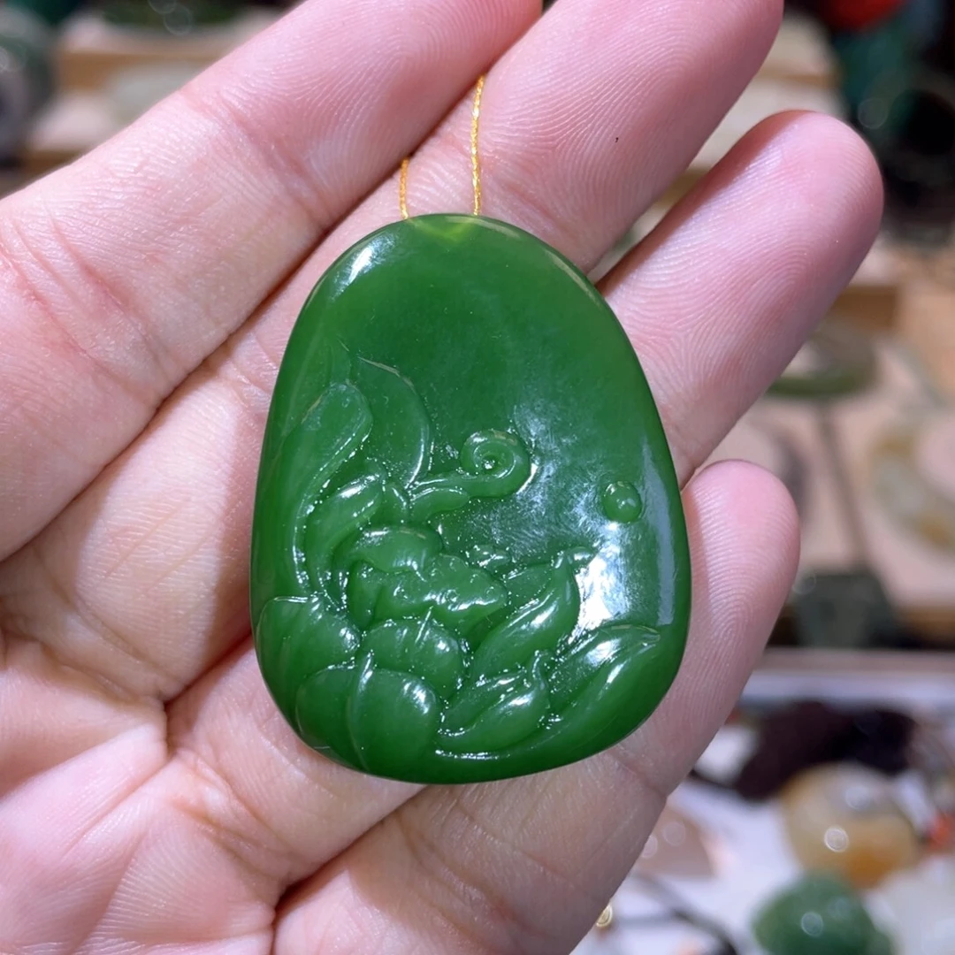 颈饰未镶嵌和田玉收藏级老坑碧玉阳绿荷花牌