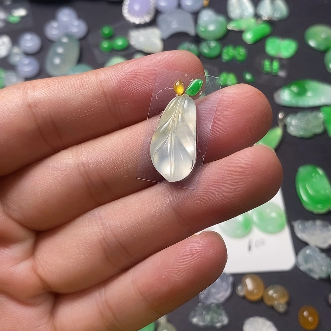 翡翠未镶嵌颈饰叶子