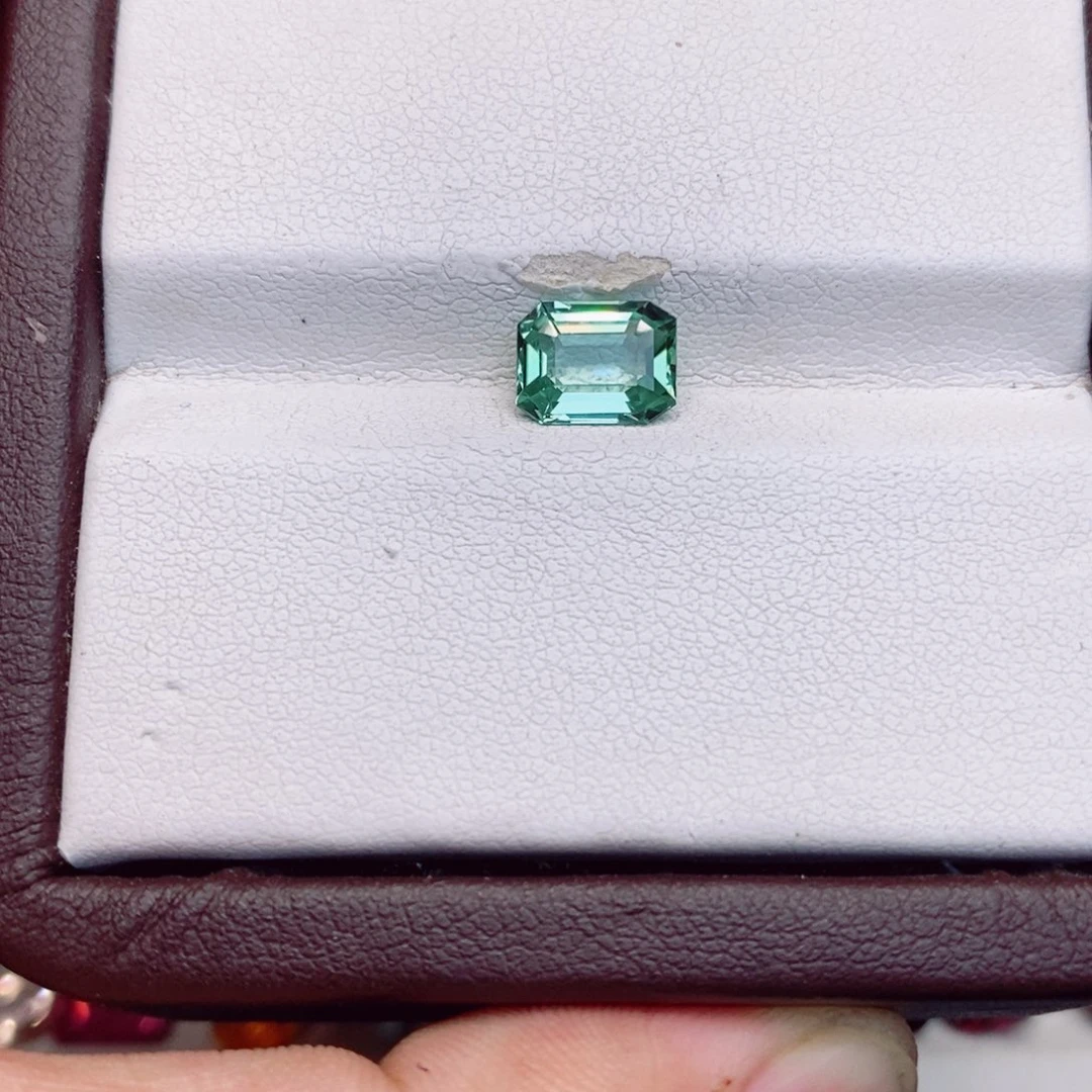 碧玺裸石未镶嵌碧玺1.7克拉