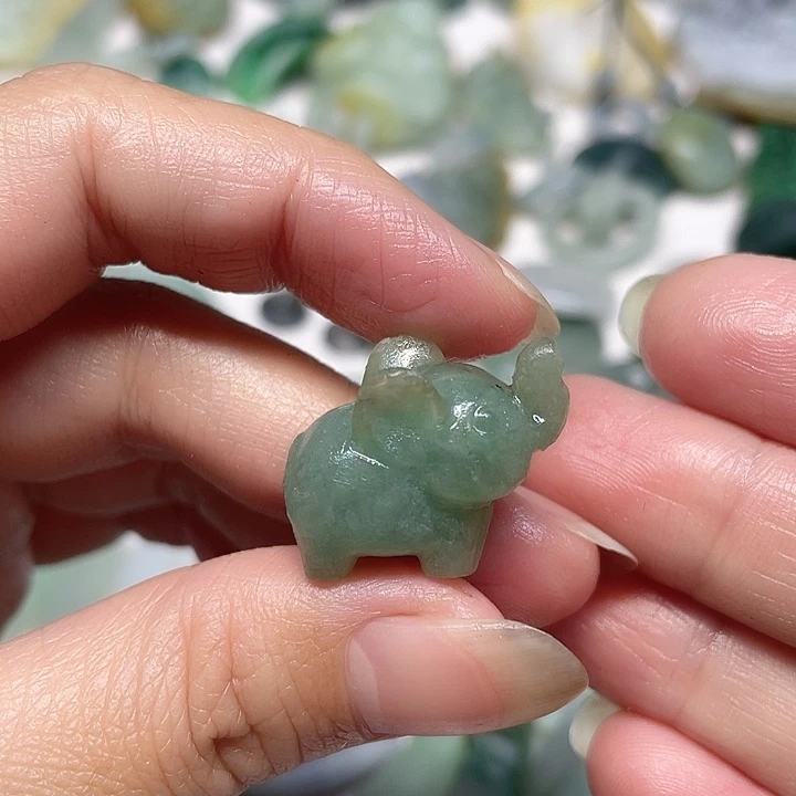 定制翡翠未镶嵌虫**虫翡翠