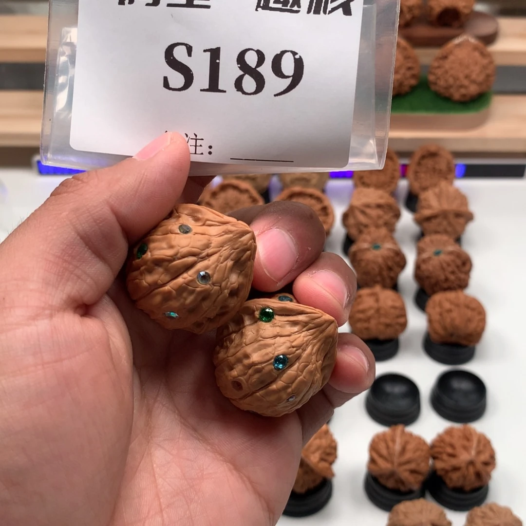 【闪购商品】文玩核桃吊坠女****?隐隐约约