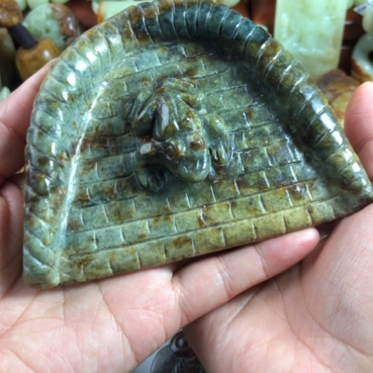 未镶嵌岫岩河磨玉（透闪石质玉）把件