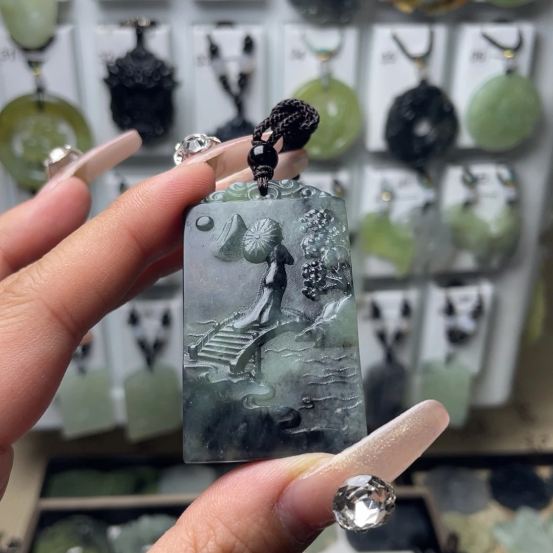 岫玉颈饰未镶嵌山水牌