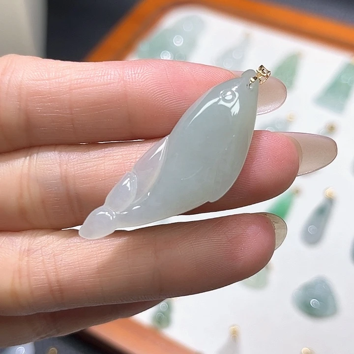 颈饰18K金镶嵌翡翠