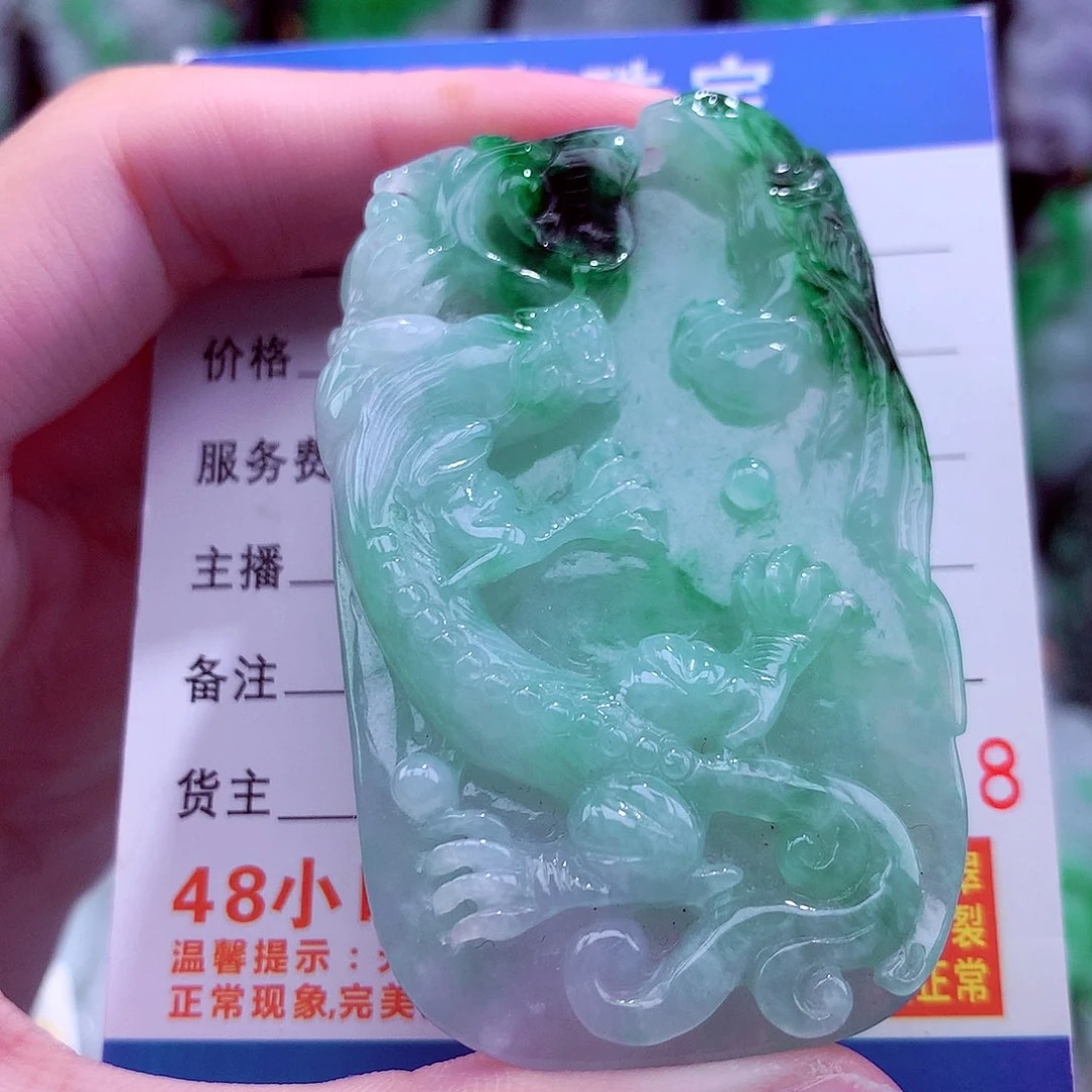 翡翠未镶嵌颈饰挂件
