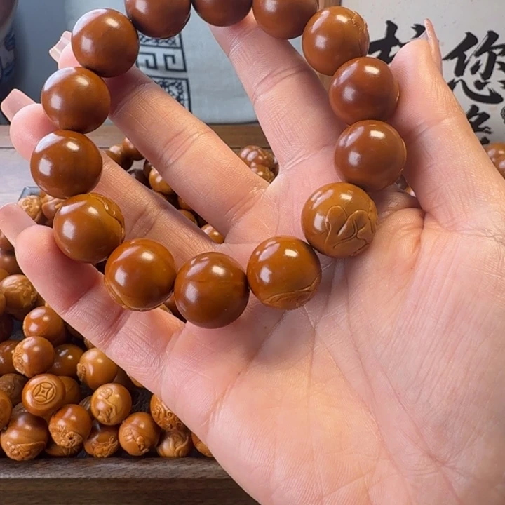 郑***极橄榄核吊坠1.6➕弥勒