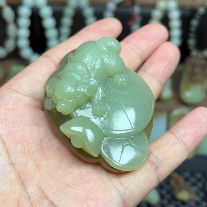 饮***源未镶嵌和田玉挂件