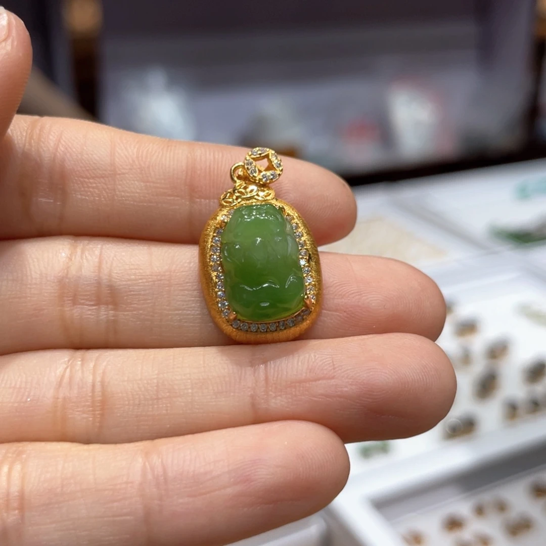 和田玉银S925镶嵌颈饰人****?