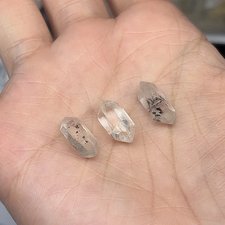 水晶颈饰未镶嵌3颗指纹闪灵钻