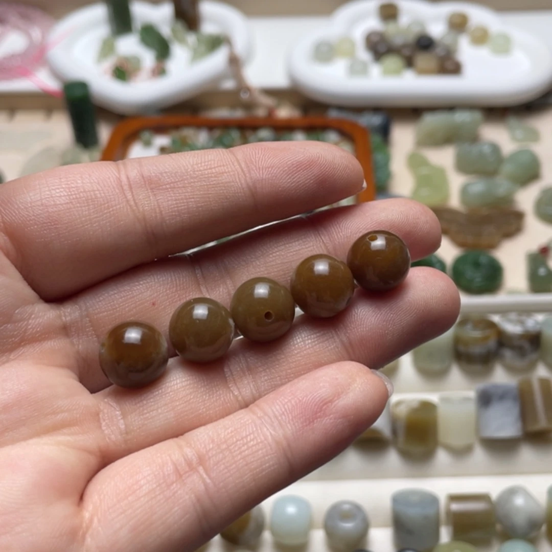 和田玉未镶嵌颈饰5颗