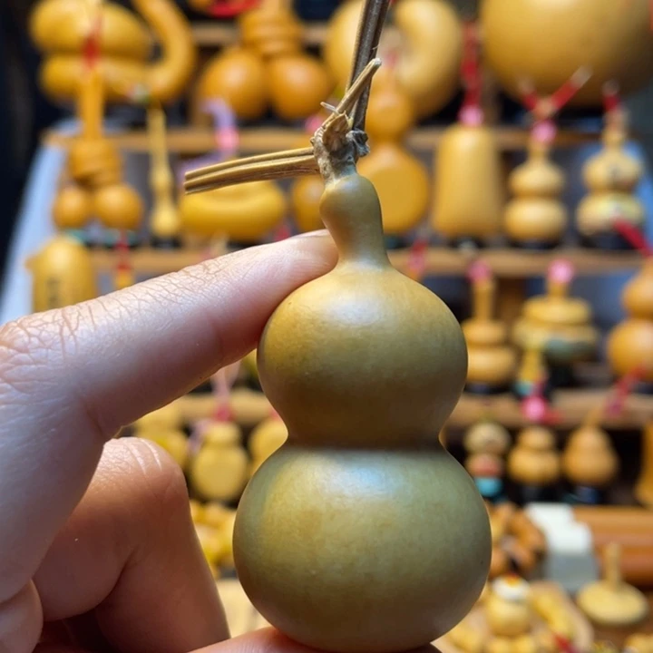 「****」天然葫芦自然生长