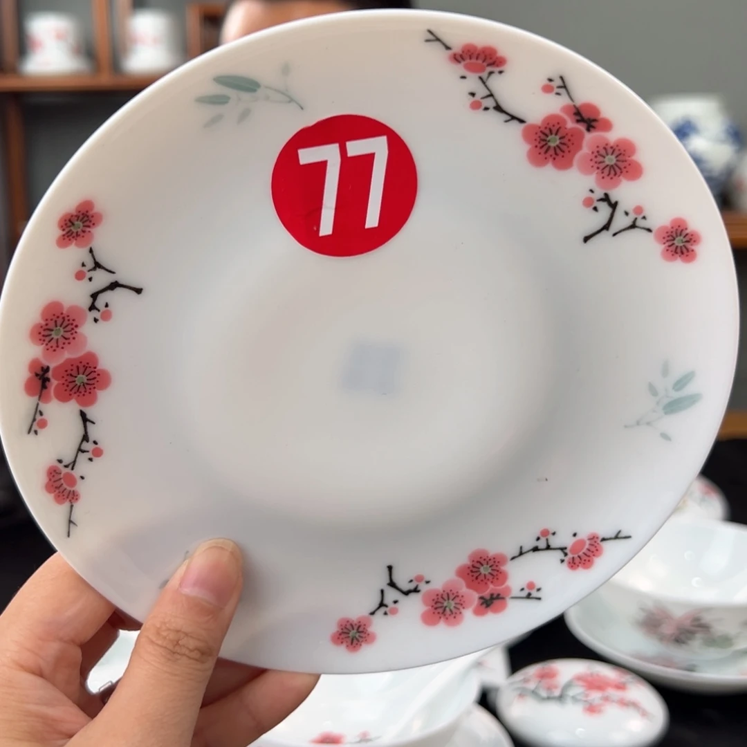 滑石子 红梅对花碟，微瑕开片沉底