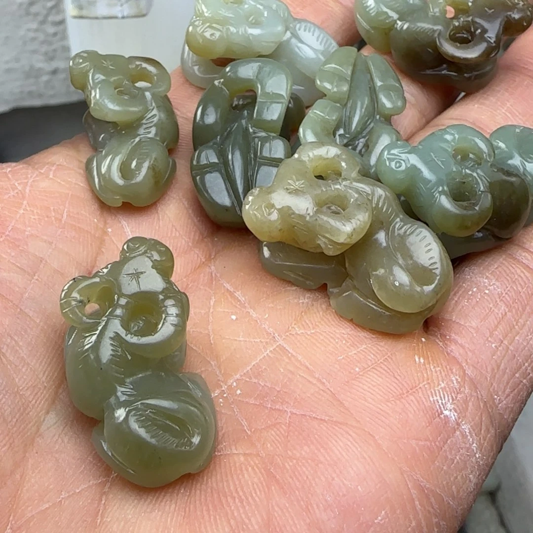 和田玉未镶嵌颈饰拍一发一，