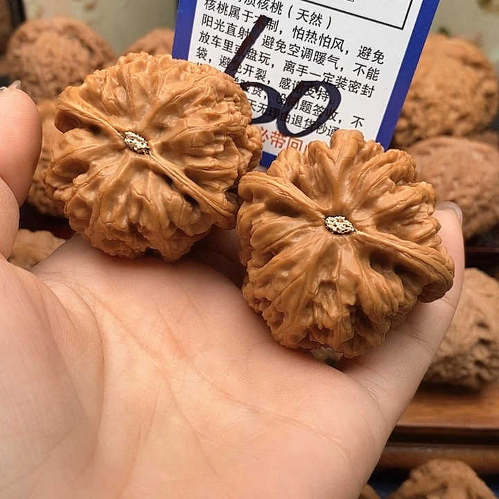 运***豆桃核吊坠粗筋狮子头46