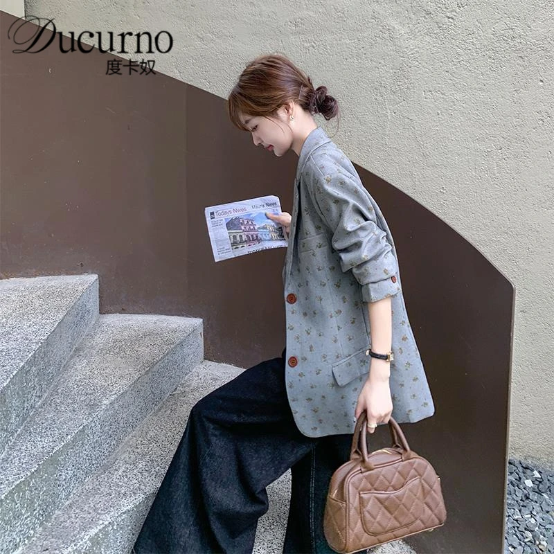 灰色碎花洋气西装外套女2025秋季新款高级感韩系设计感西服小个子