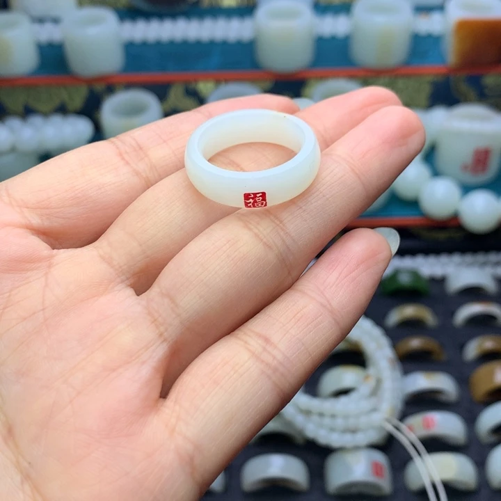 颗***颗和田玉未镶嵌戒指