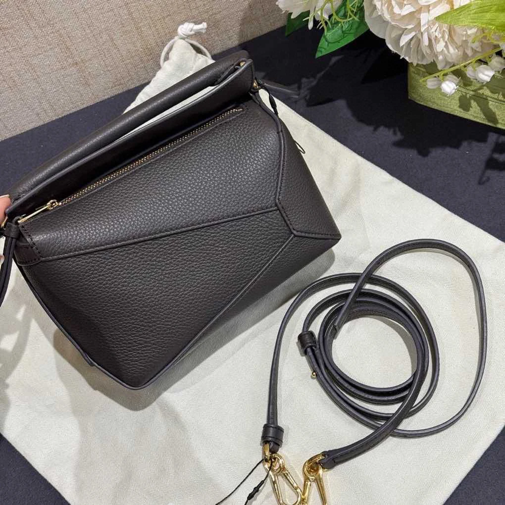 99新 LOEWE/罗意威 深空灰puzzle  mini单肩包