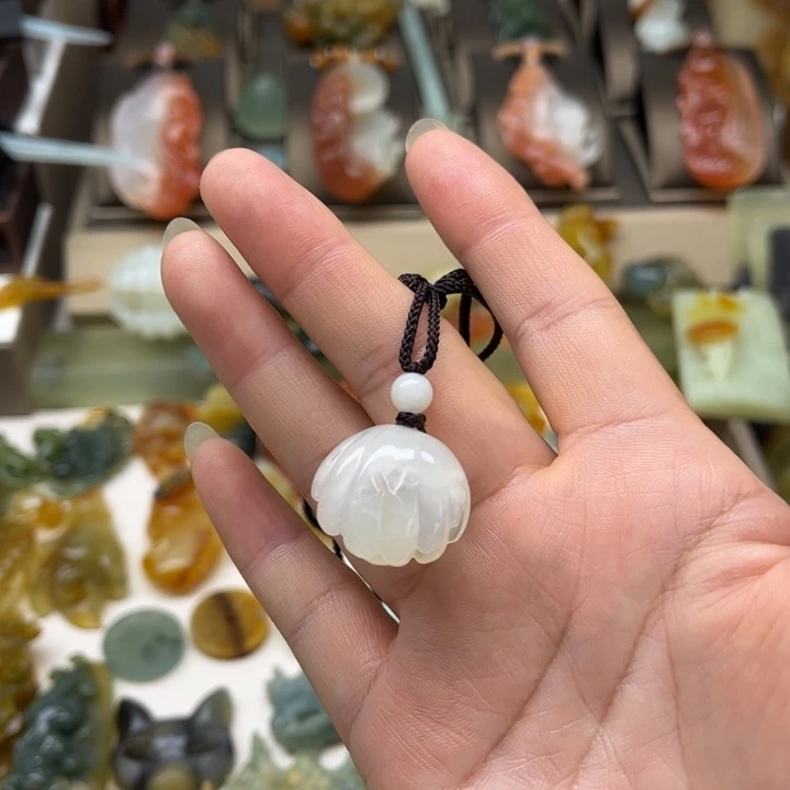 蛇纹石玉未镶嵌颈饰