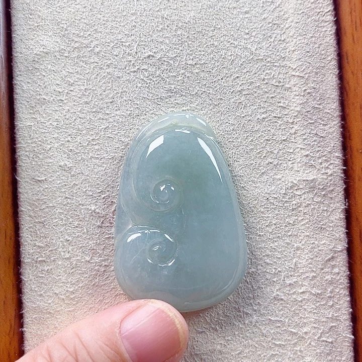 翡翠未镶嵌颈饰孤品