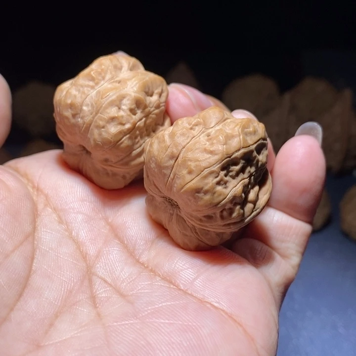 文玩核桃吊坠玉蝉