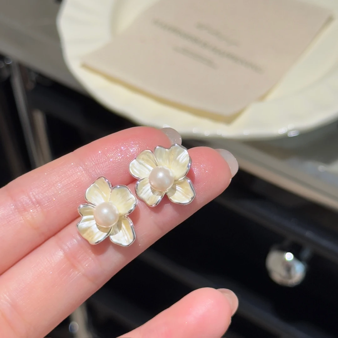 铜合金珐琅耳饰 7028四瓣花高级轻奢百搭款耳环ins风甜美简约耳钉