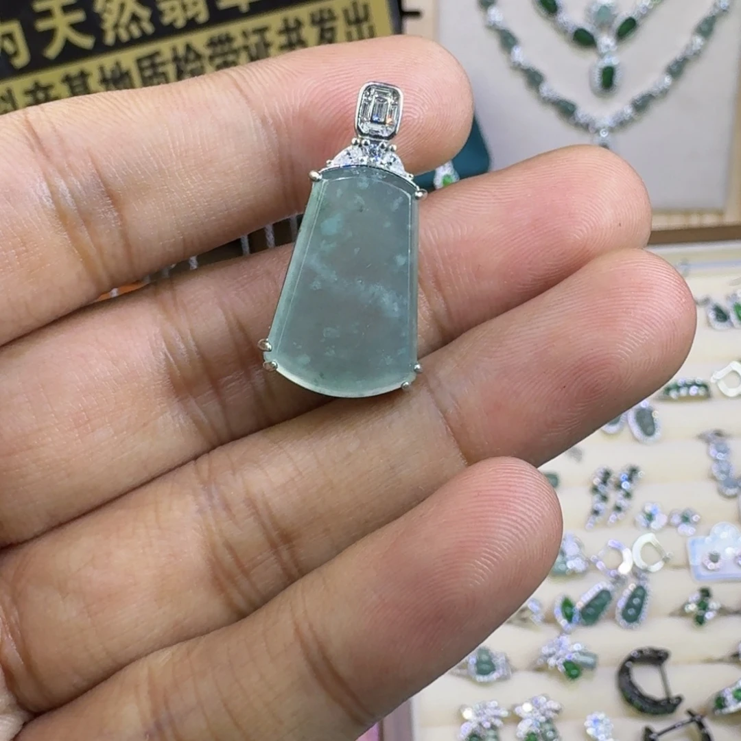 翡翠未镶嵌挂件14142