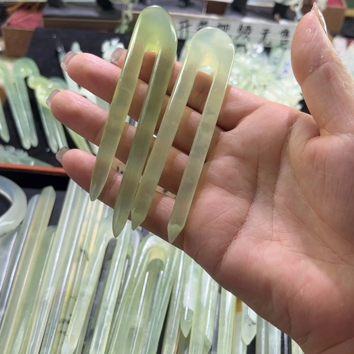 逸***月未镶嵌蛇纹石玉发饰
