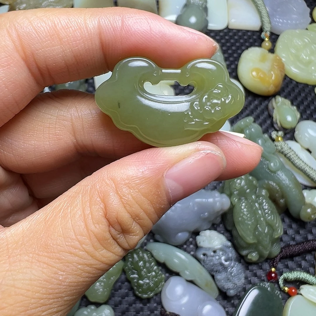 和田玉未镶嵌吊坠(不含链)卡32.8