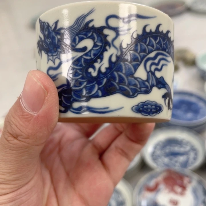 瓷片景德镇青花铠甲龙直口杯