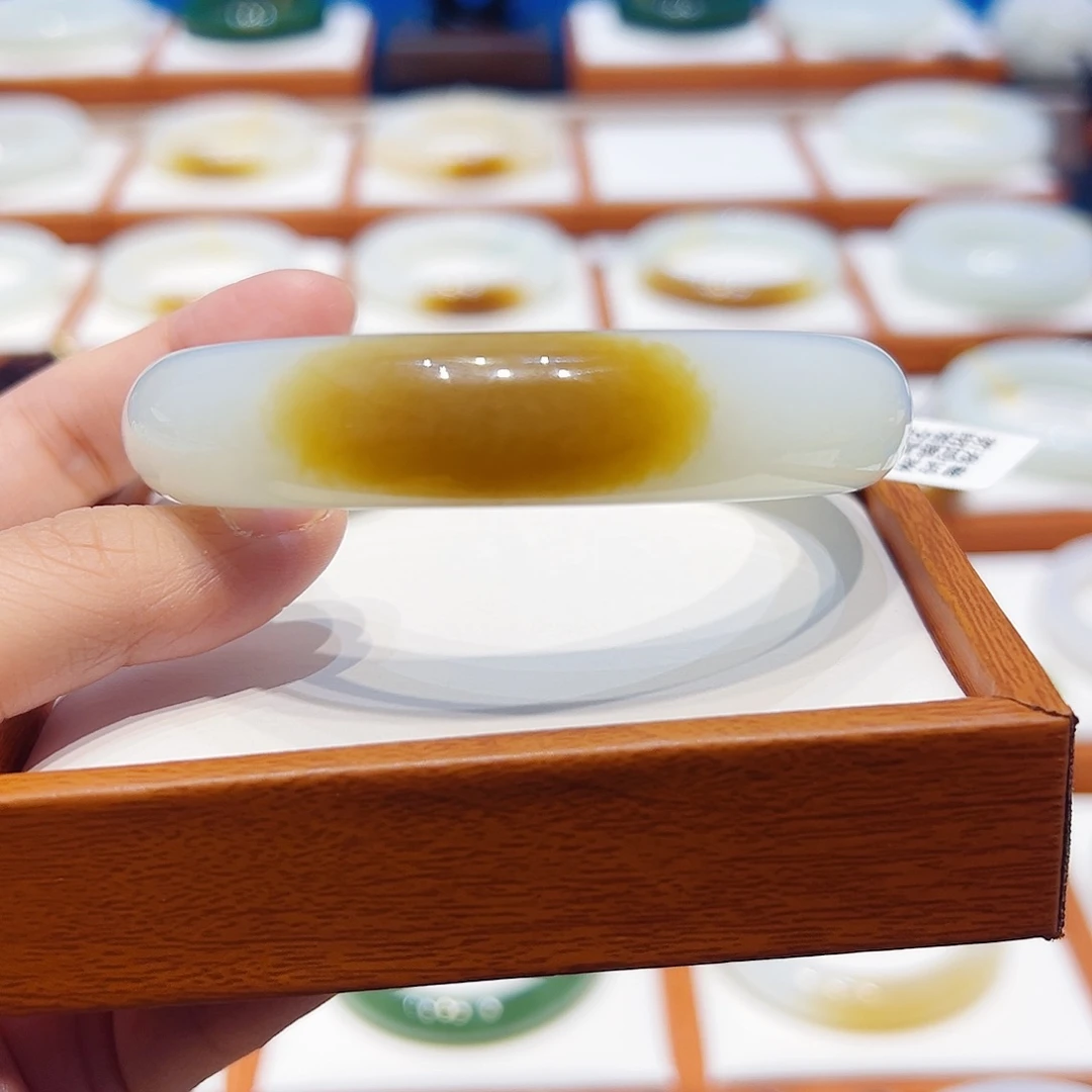 和田玉未镶嵌手镯一口糖5960