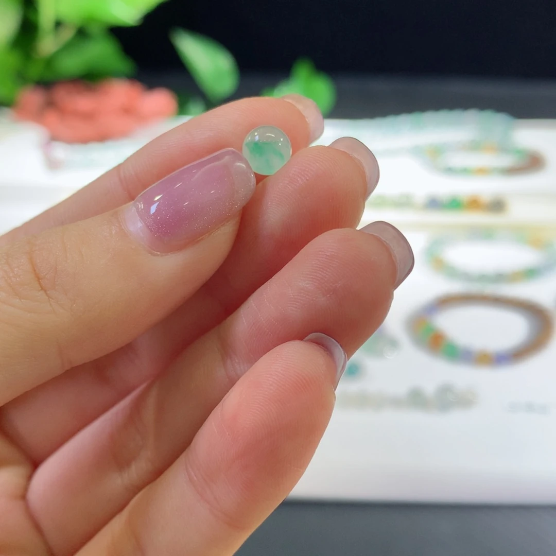 翡翠手串未镶嵌珠子