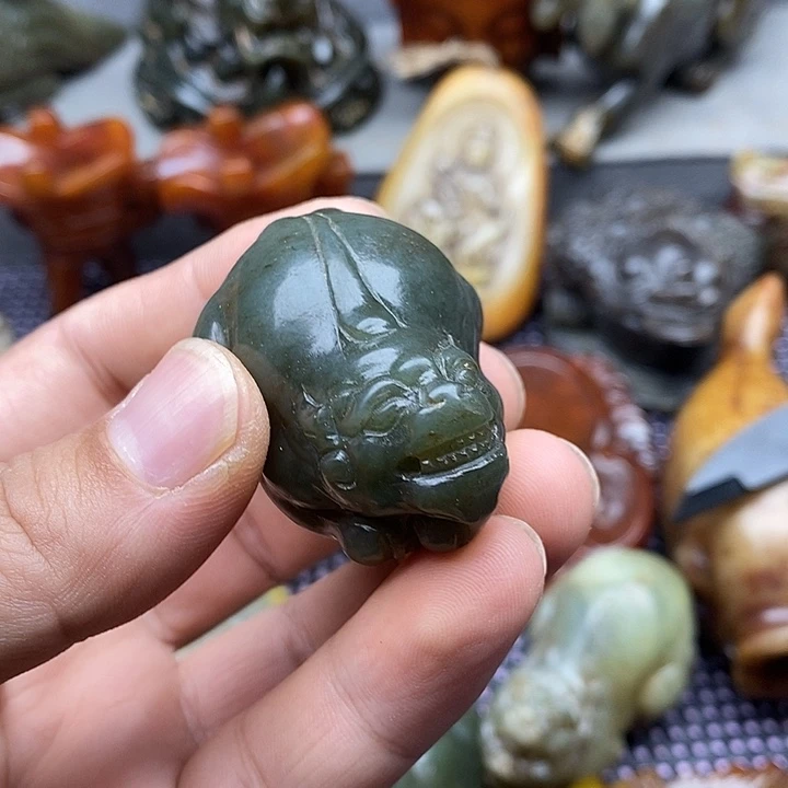 未镶嵌蛇纹石玉颈饰