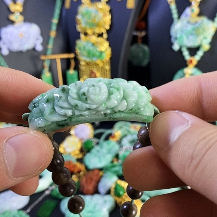 翡翠未镶嵌颈饰手链