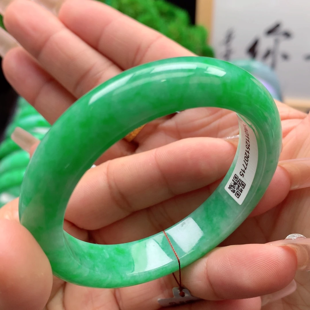 未镶嵌手镯翡翠缅甸