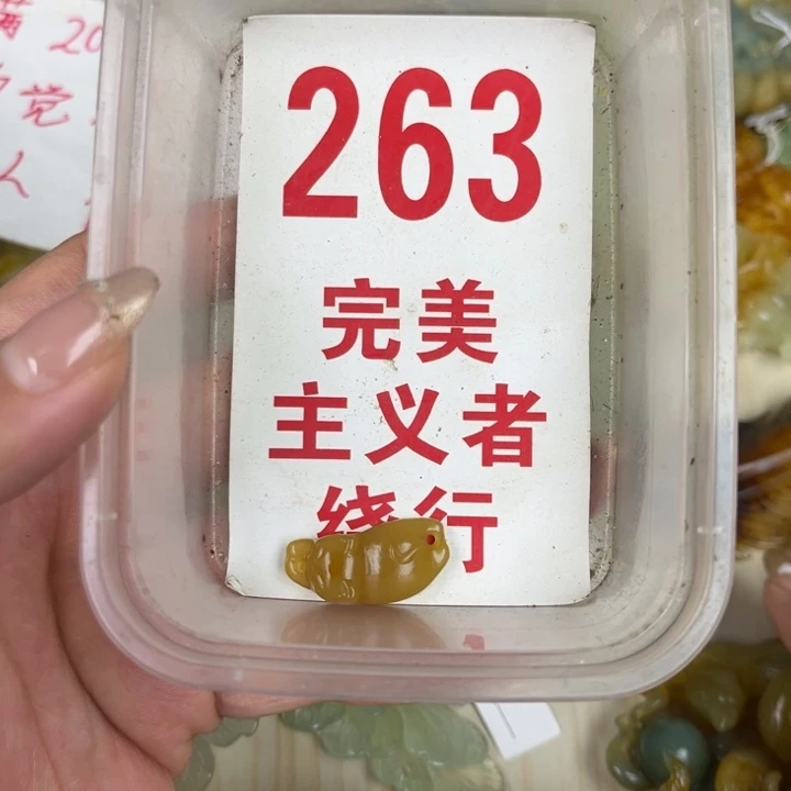 蛇纹石玉足银镀金镶嵌颈饰