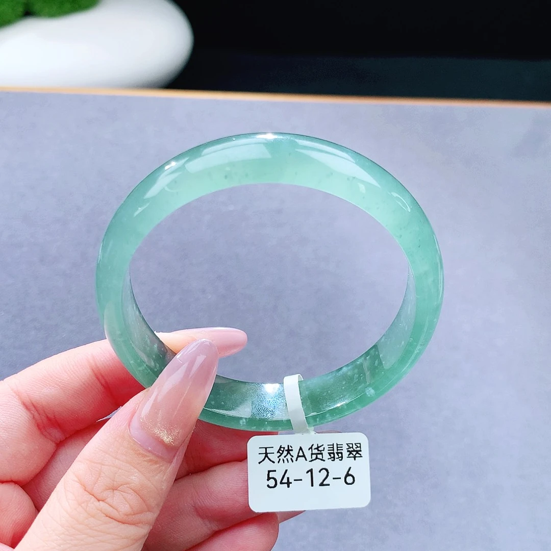 未镶嵌手镯（圆镯）翡翠