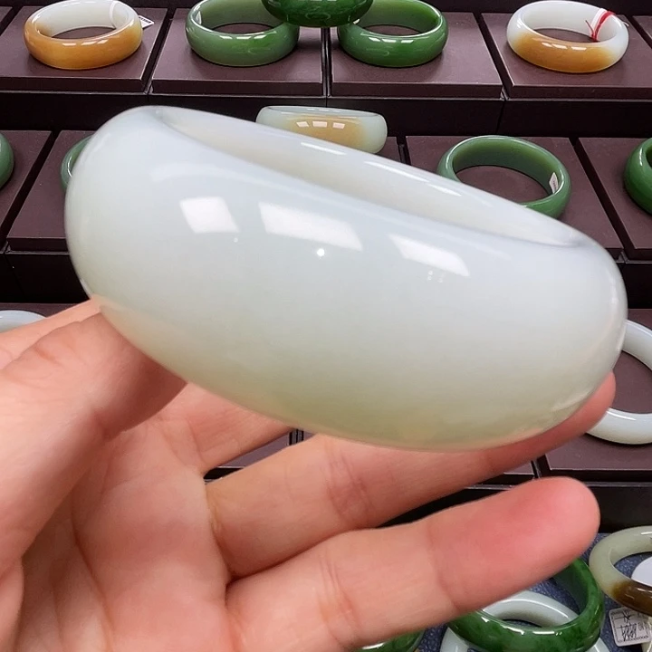 和田玉未镶嵌手镯