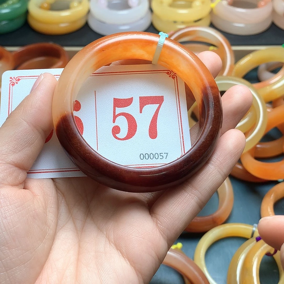 未镶嵌石英质玉（黄龙玉）手镯