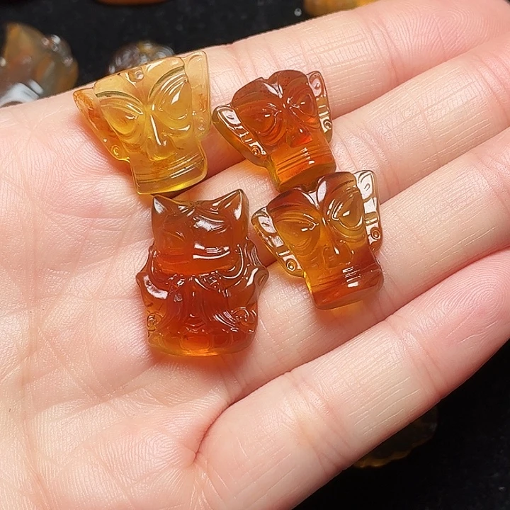 ****嘟琥珀未镶嵌珠宝奇石吊