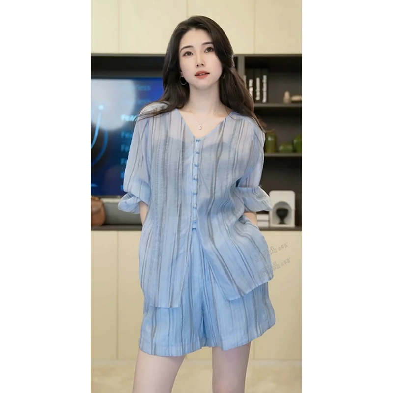 小乖逃X蓝色条纹V领排扣松紧腰休闲短裤蓝色套装V9026