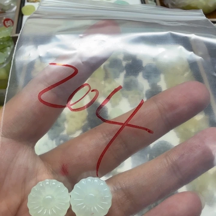 透闪石-蛇纹石玉吊坠未镶嵌