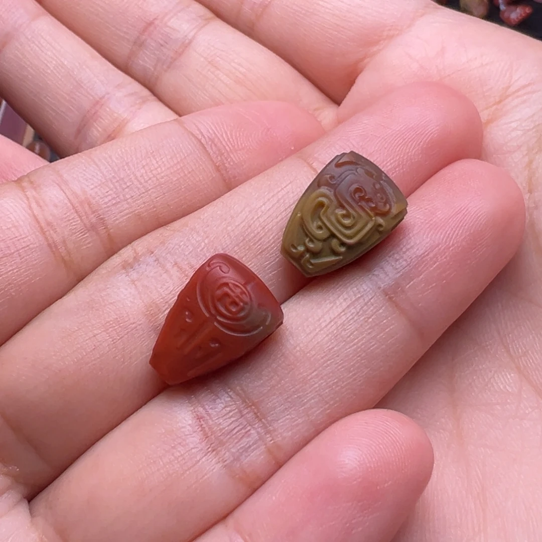 星***爷南红玛瑙未镶嵌珠宝奇石