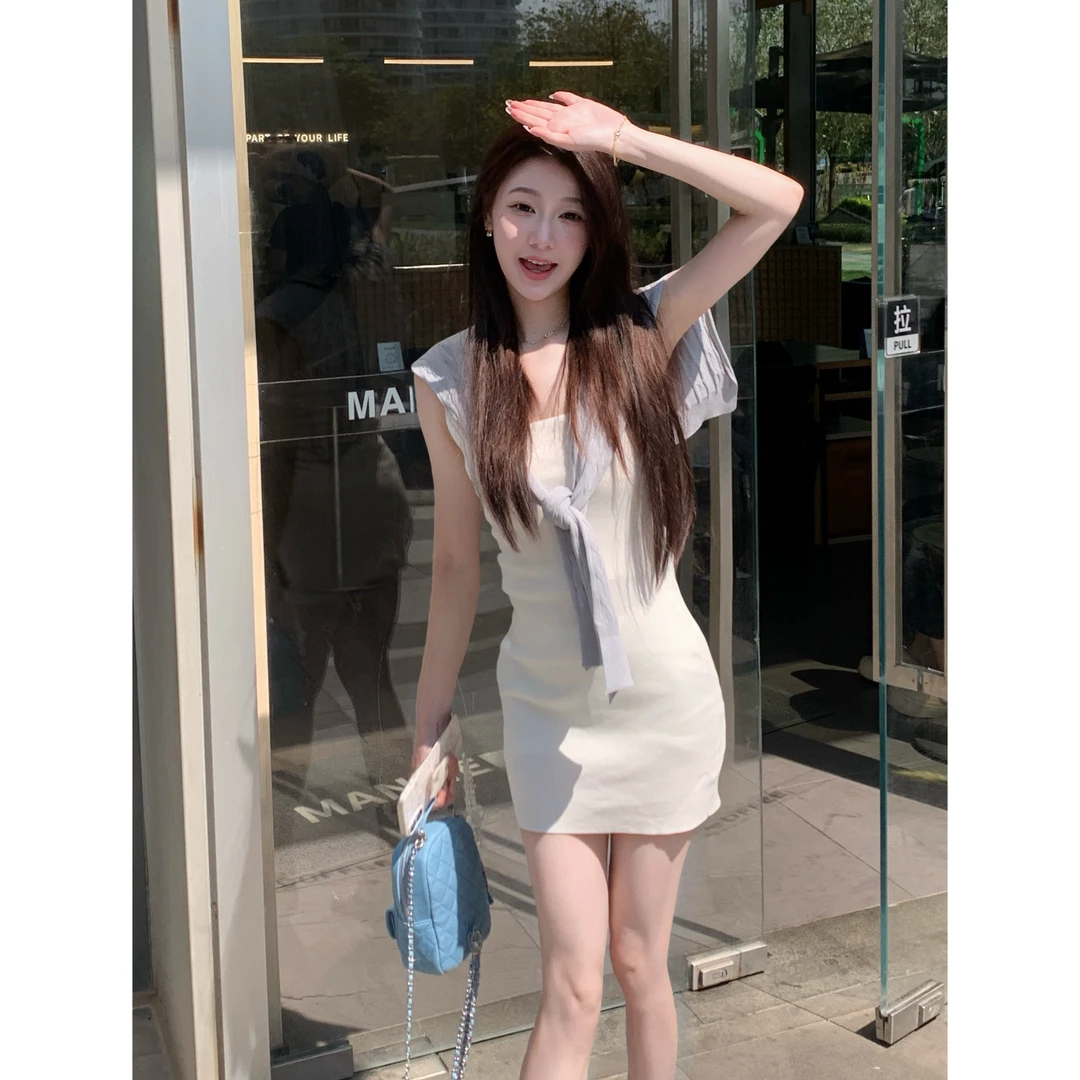 【梦梦服饰】2025夏季新款纯欲松弛感蓝色针织披肩+白色背心连衣裙