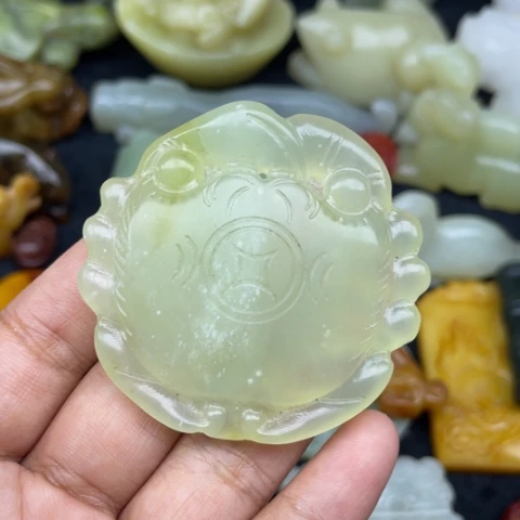 蛇纹石玉未镶嵌颈饰72