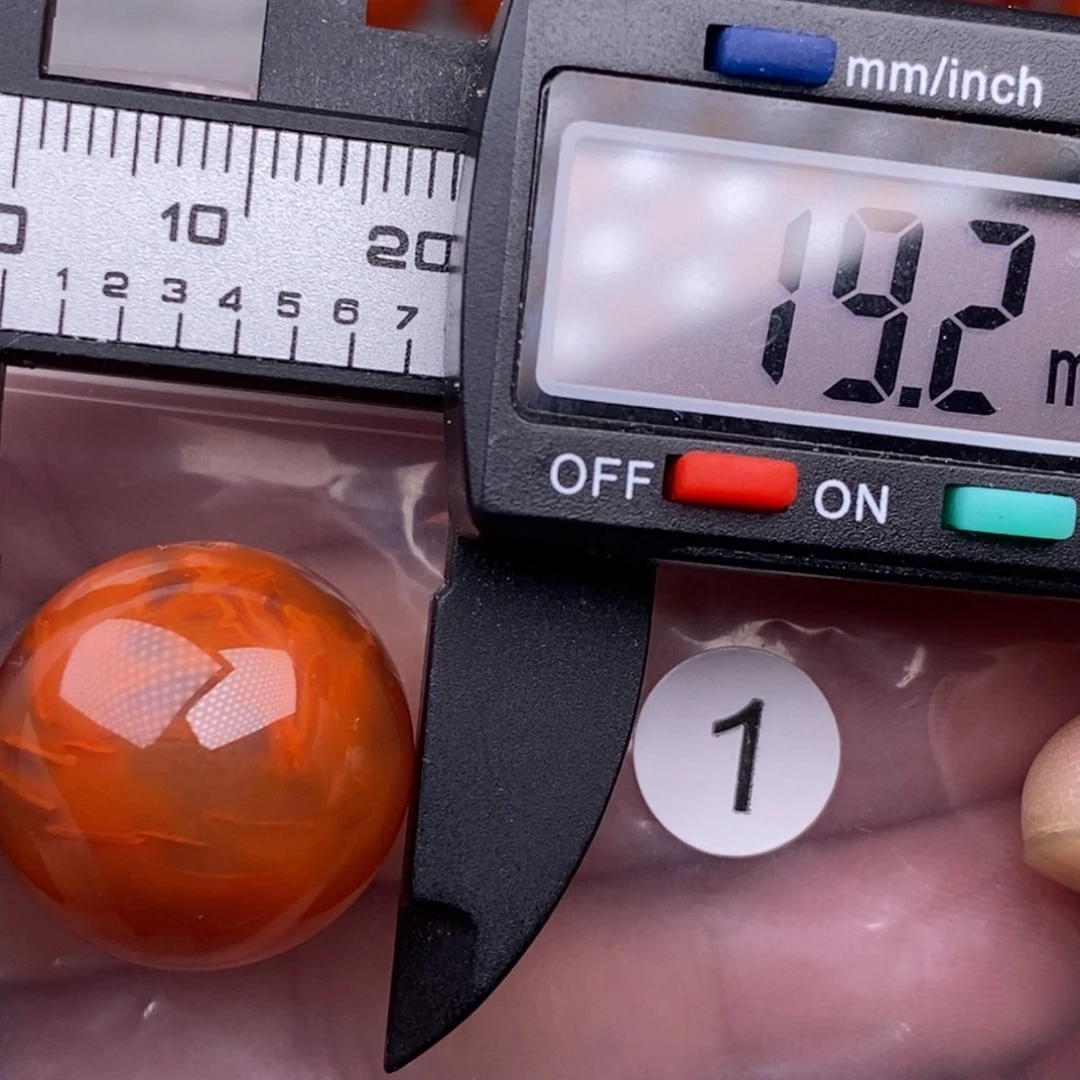 南红玛瑙未镶嵌配饰有瑕疵