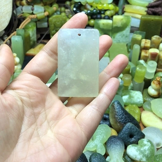 未镶嵌岫玉吊坠岫