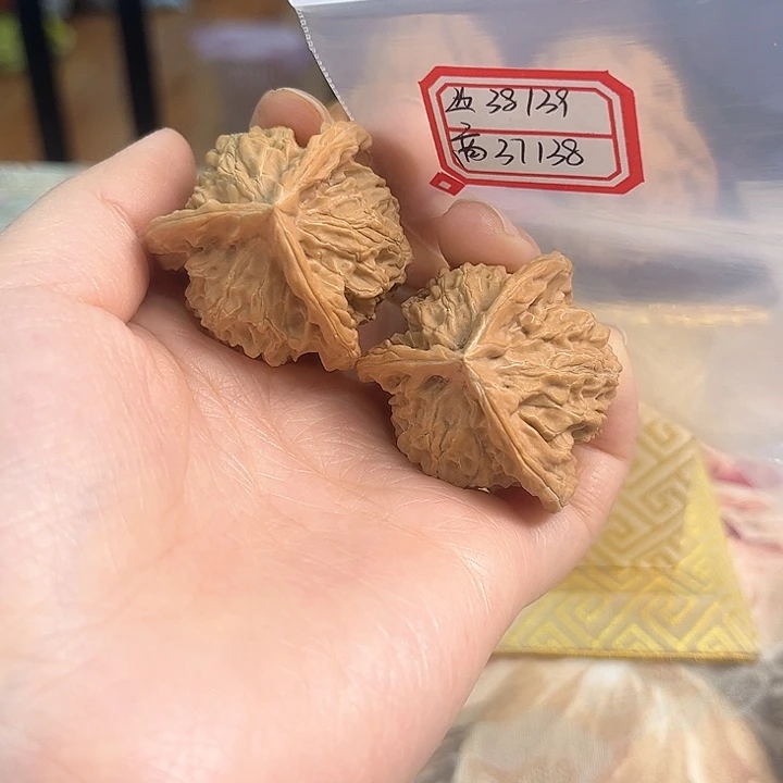 文玩核桃吊坠盘山三棱