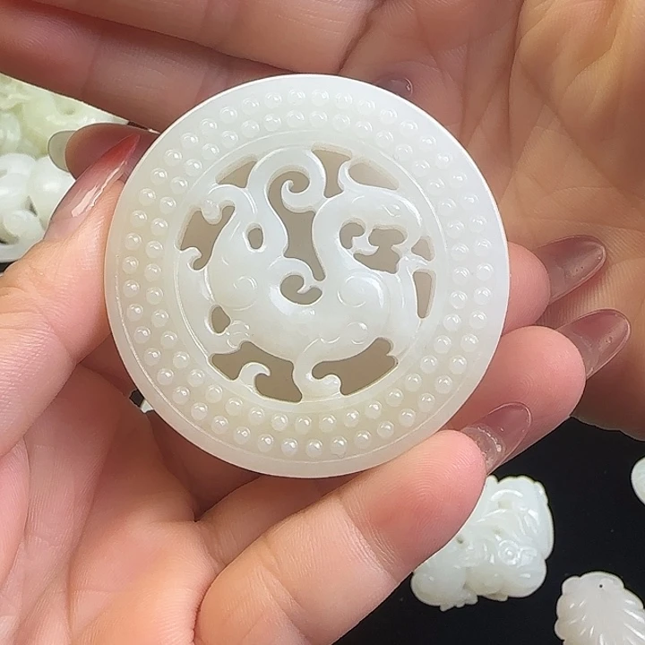 和田玉（糖玉）未镶嵌颈饰